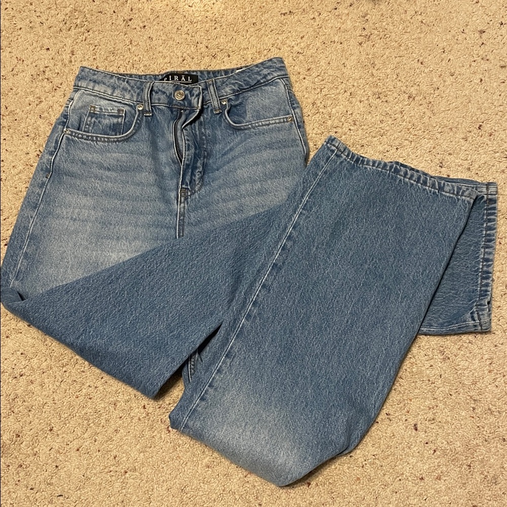 NWOT PIRAL HIGH RISE STRAIGHT FIT JEAN